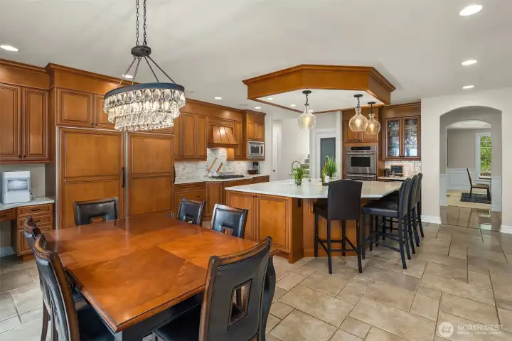 2 walk in Pantries, Desk area, Bev Fridge, Double oven...