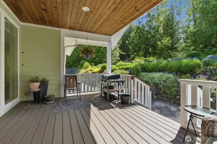Covered rear deck perfect for BBQ and entertaining.