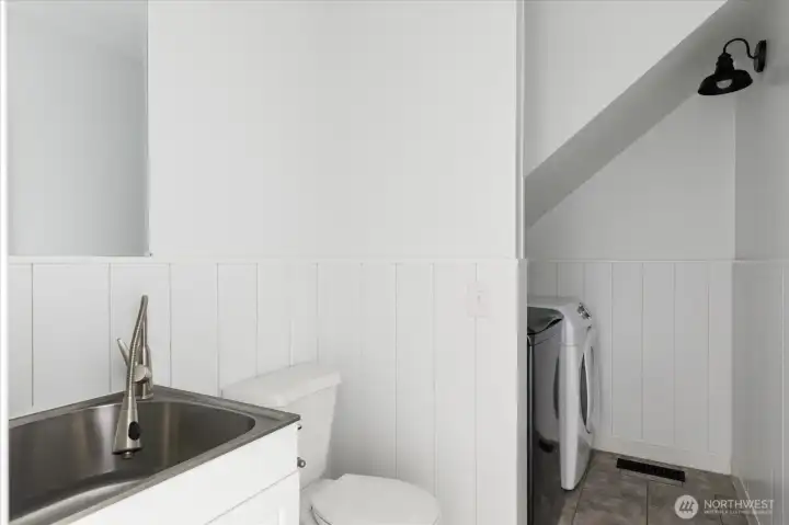 Laundry/Powder room