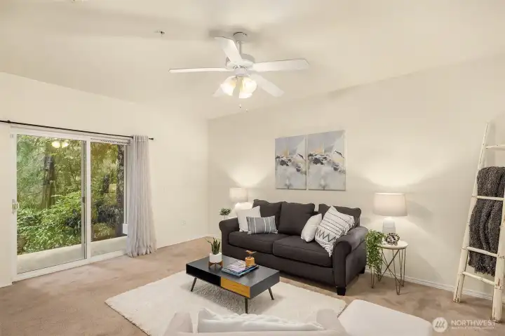 Large and spacious living room with direct access to the patio Large and spacious living room with direct access to the patio
