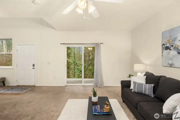 Large and spacious living room with direct access to the patioLarge and spacious living room with direct access to the patio Large and spacious living room with direct access to the patioLarge and spacious living room with direct access to the patio
