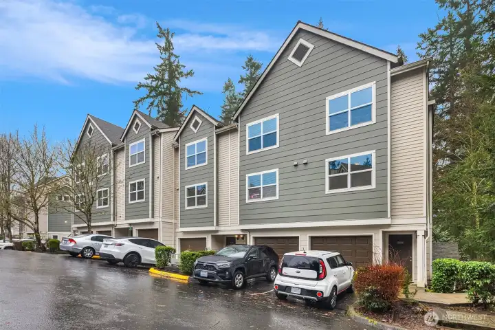 Welcome to your elegant and spacious townhouse in the desirable Wildwood condominium! Welcome to your elegant and spacious townhouse in the desirable Wildwood condominium!