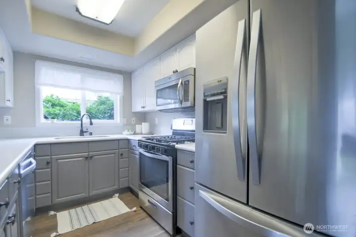 Stainless finishes to the appliances plus gas range. Stainless finishes to the appliances plus gas range.