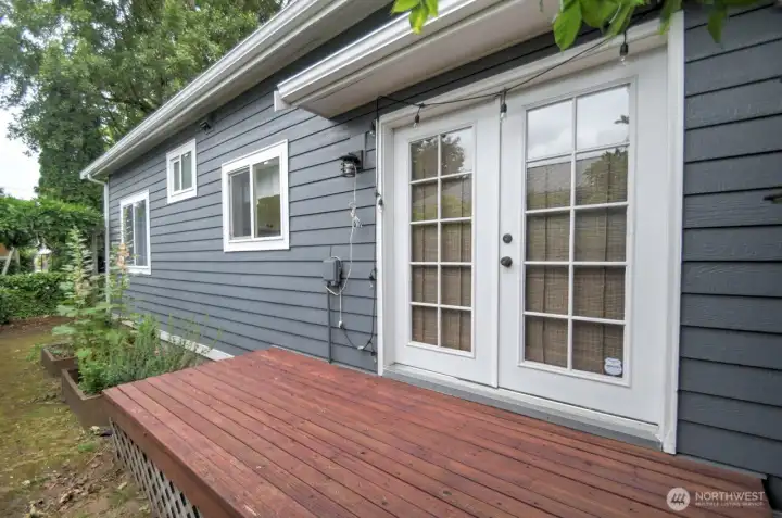 Side deck awaits your bistro table & chairs...bring the morning coffee... Side deck awaits your bistro table & chairs...bring the morning coffee...