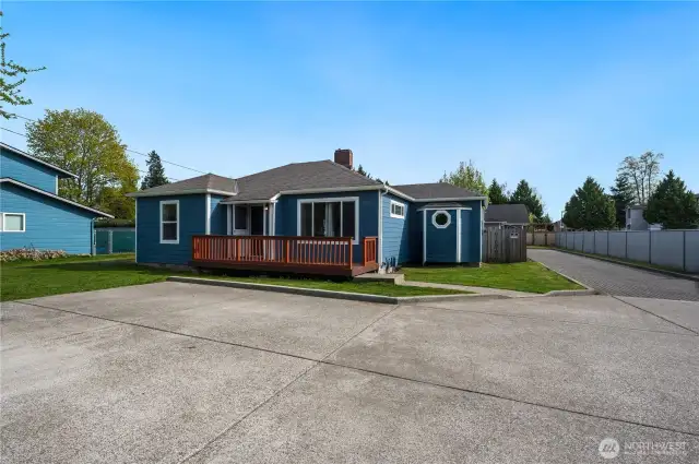 Offers Parking in driveway, street & RV on eastside of house