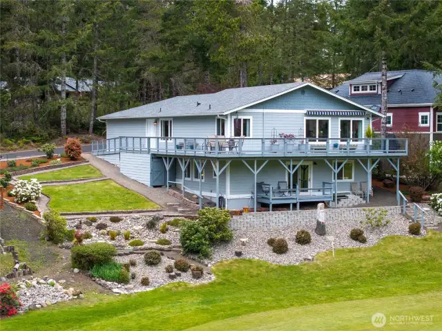 Sitting right on the golf course, with amazing views of the golf course. Have we mentioned that the HOA dues cover unlimited golf for 2?