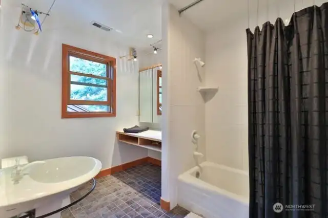 Ensuite Bath