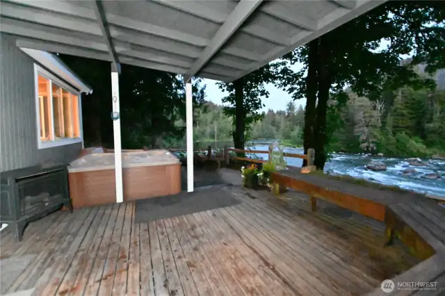 Step outside to relax on the covered deck w/built-in seating.