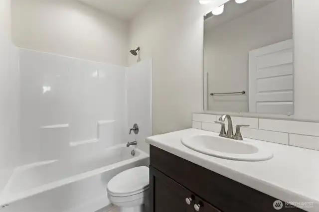 Upstairs full bathroom