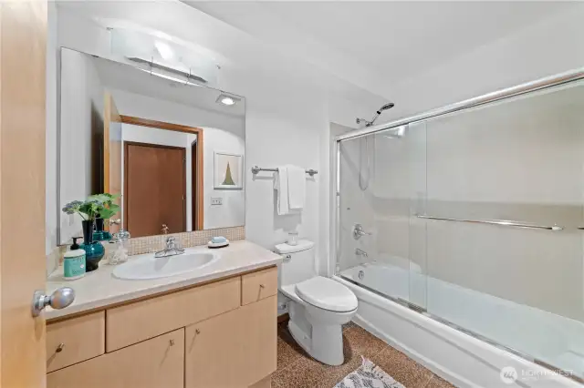 Full bath off Primary