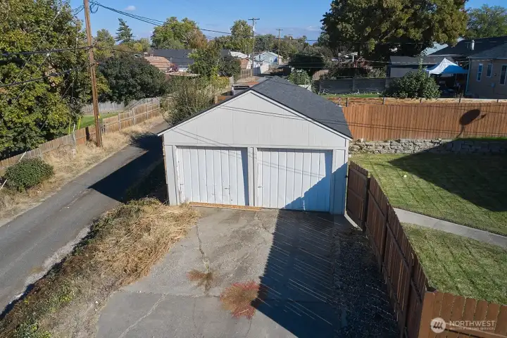 Detached 2 Car Garage