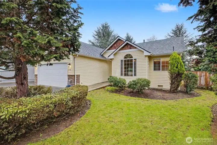 Park like setting with mature landscaping