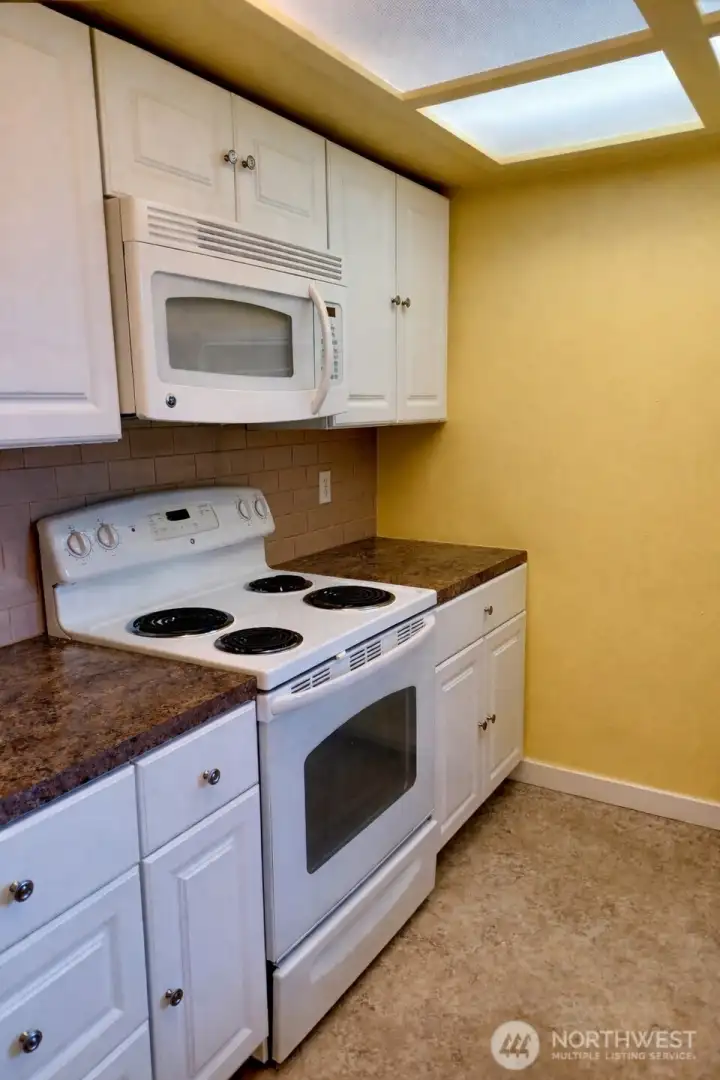 Downstairs unit. Photos taken prior to current tenant occupying unit.