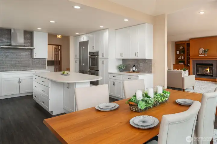 The bright, fully-equipped kitchen and dining area blend seamlessly to create and enjoy meals with family or friends.