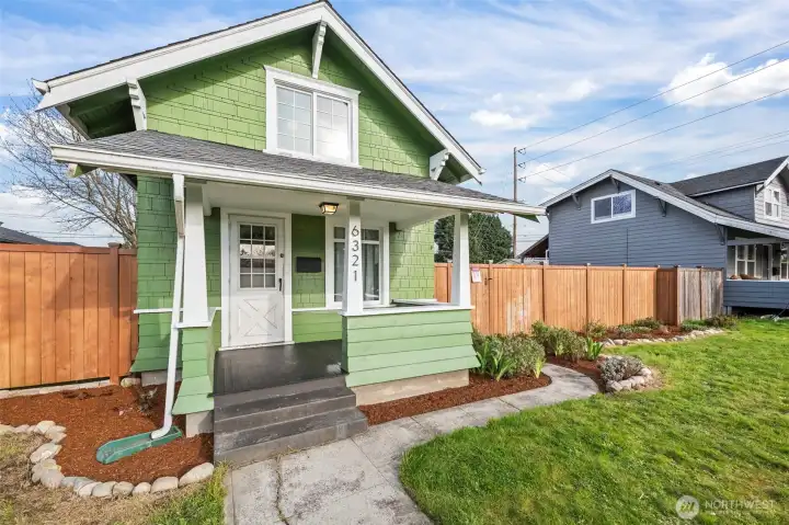 Adorable updated craftsman