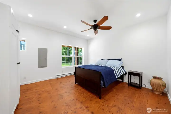 Bedroom/Office 2, Main floor