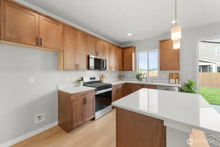 Photographs are for illustrative purposes only. Features, finishes, interior/exterior colors, landscaping and floorplan shown may vary from actual homes built