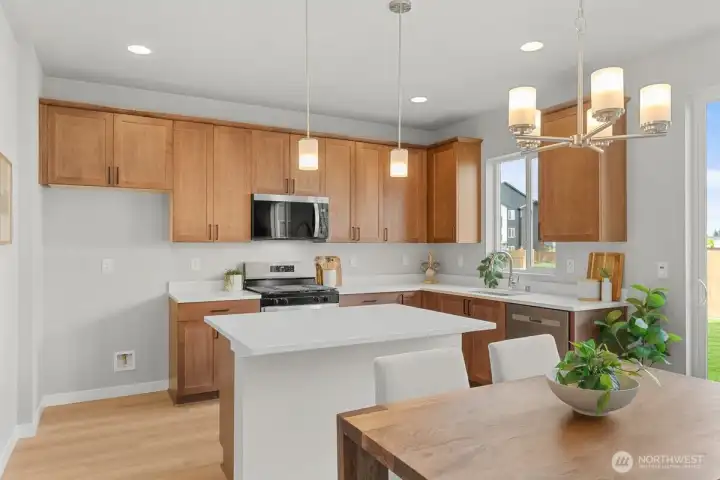 Photographs are for illustrative purposes only. Features, finishes, interior/exterior colors, landscaping and floorplan shown may vary from actual homes built