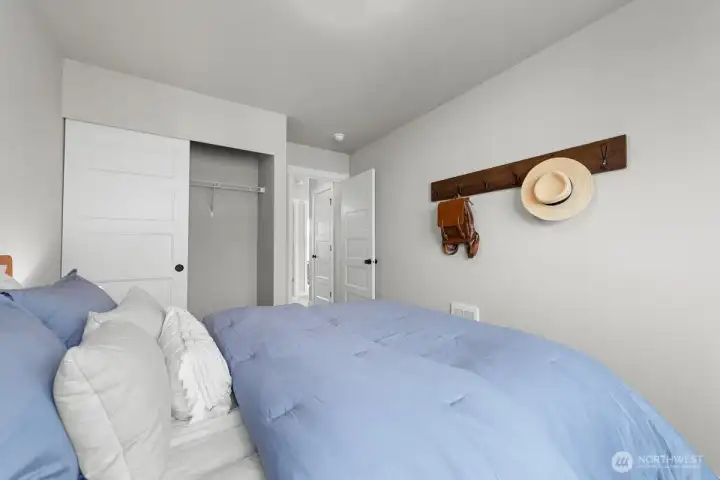 Photographs are for illustrative purposes only. Features, finishes, interior/exterior colors, landscaping and floorplan shown may vary from actual homes built