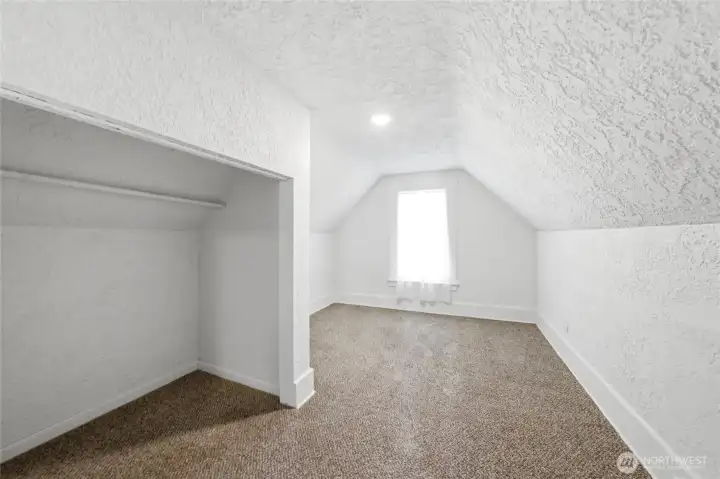 Second upstairs bedroom