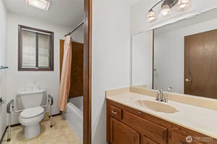 Guest bathroom located between second and third bedrooms.