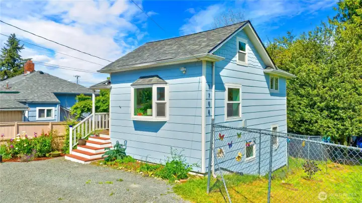 This tiny house is big on charm!
