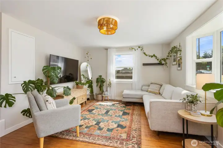 Check out those gorgeous hardwood floors! One of the best things about this home is how light and bright it is.