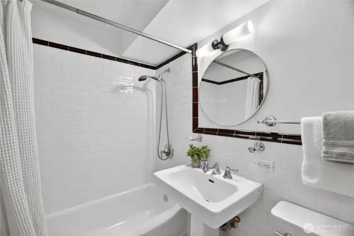 Classic subway tile has been meticulously maintained.