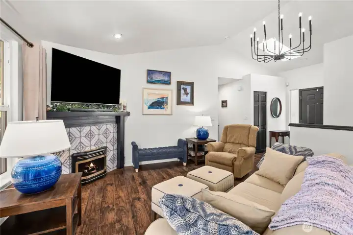 Note: Stair well to daylight basement behind pony wall by front door. Note: Stair well to daylight basement behind pony wall by front door.
