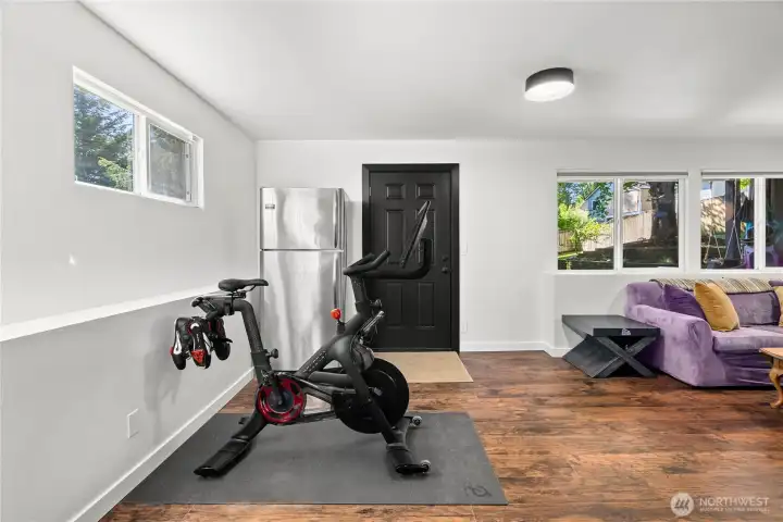 Daylight Basement with its own entry also accessible from stairs on main floor. Daylight Basement with its own entry also accessible from stairs on main floor.