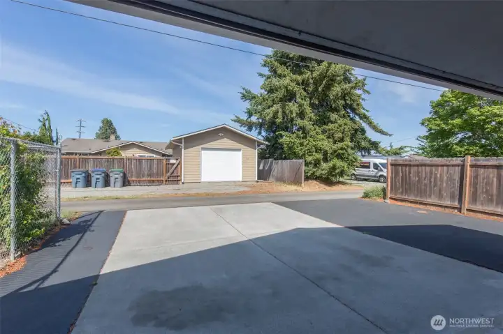 Detached garage Detached garage