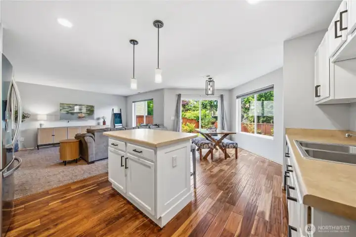 Ample cabinetry space and also has a large pantry! Ample cabinetry space and also has a large pantry!