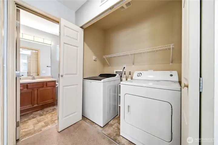 Upstairs laundry room! Washer and dryer stay! Upstairs laundry room! Washer and dryer stay!