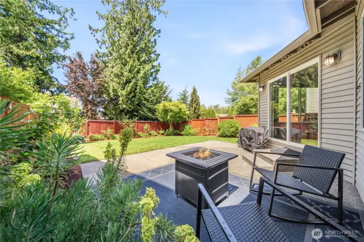 Beautifully landscaped yard with multiple different fruit trees! Beautifully landscaped yard with multiple different fruit trees!