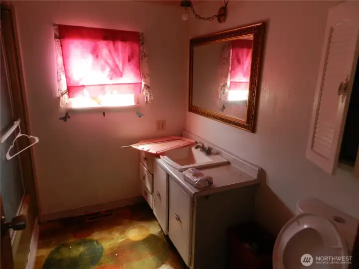 BATHROOM BATHROOM