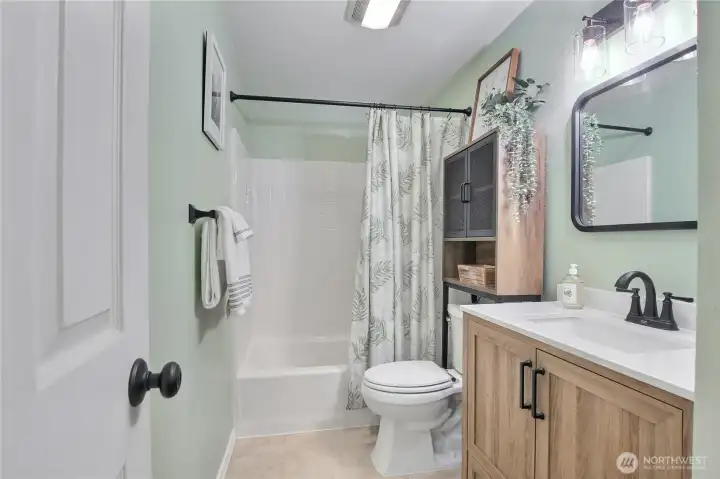 2nd Bathroom