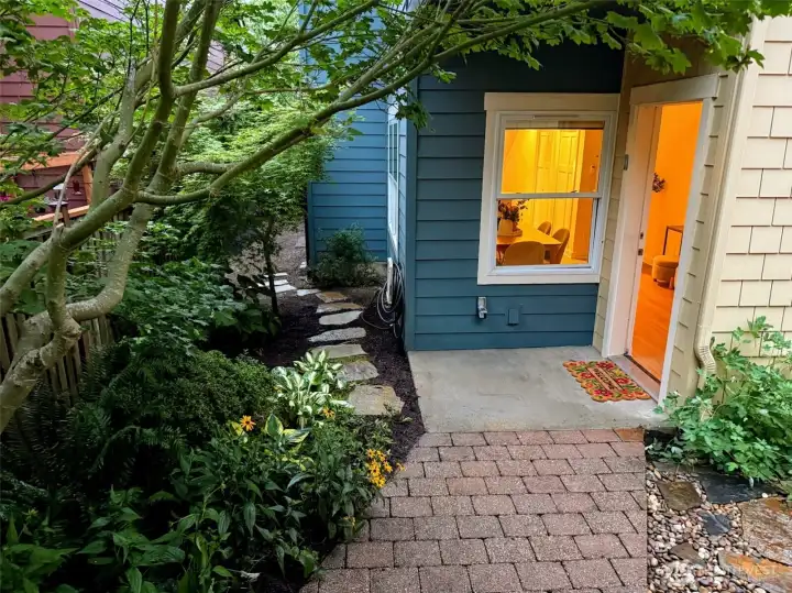 Beautiful natives provide a private green entryway. Beautiful natives provide a private green entryway.