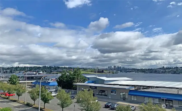 Stunning eastern views of Lake Union, Northeast Seattle and the Cascade Mountains. July 4th fireworks over Gas Works Park are just amazing.  The Westlake Bikeway connects South Lake Union to Fremont and the Burke Gilman Trail.  It runs along the sidewalk by the building