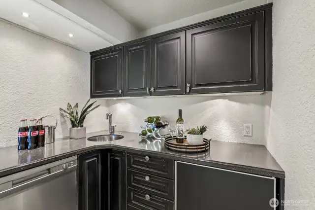 Wet bar in bonus room