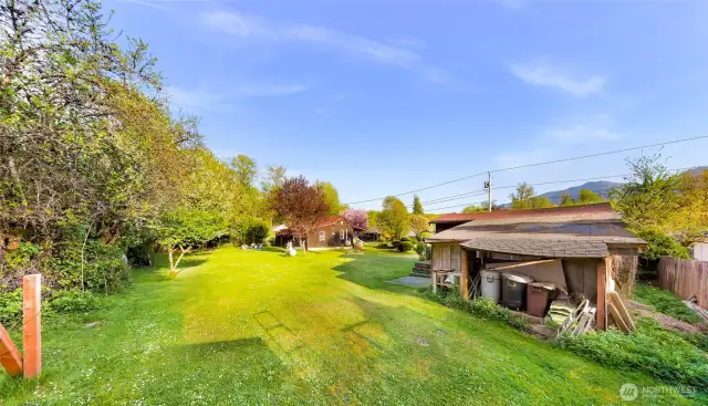 The back of the bonus building and a view of the spacious back yard!