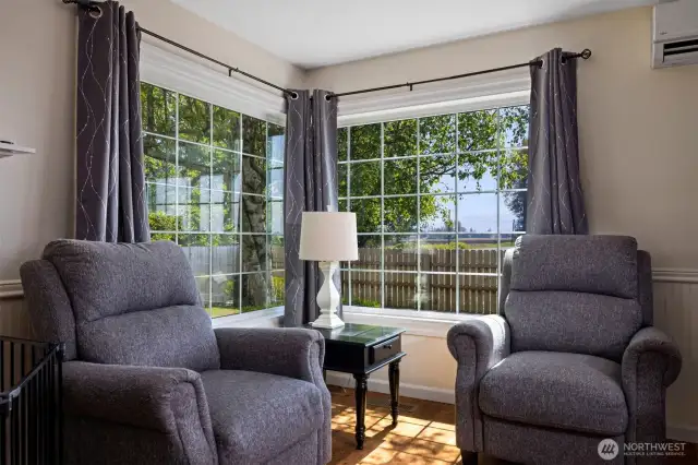 Large windows bring the outside in