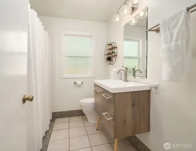 Main floor full bath