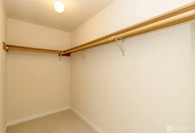 primary walkin closet
