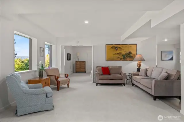 Lower level with Apt