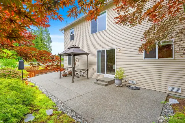 Expansive deck