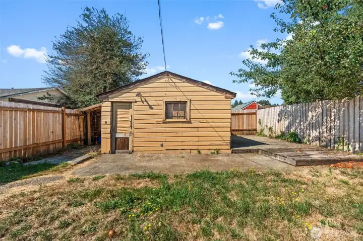 Garage  1404 S Adams Street  Tacoma, WA 98405