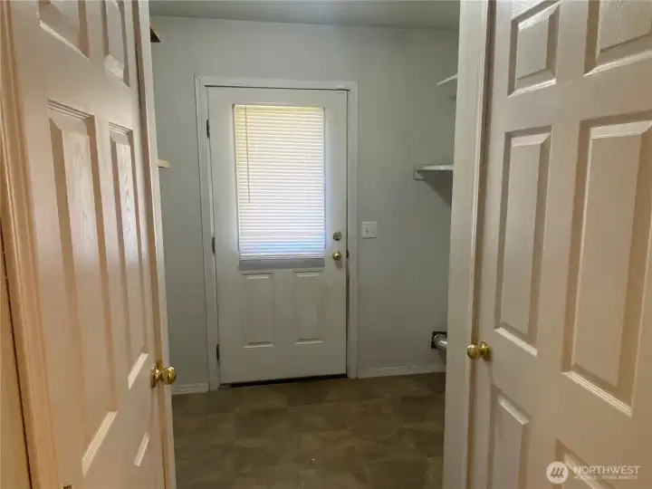 Side Yard Access and Utility/Mud Room