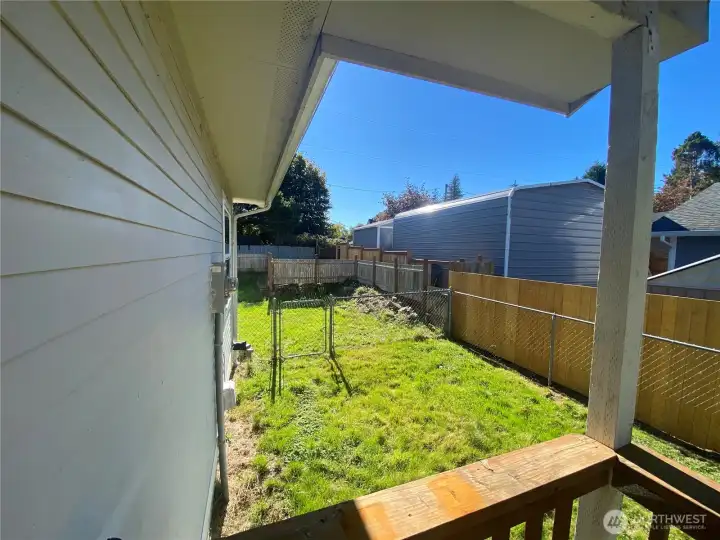 int of Fully Fenced Sideyard