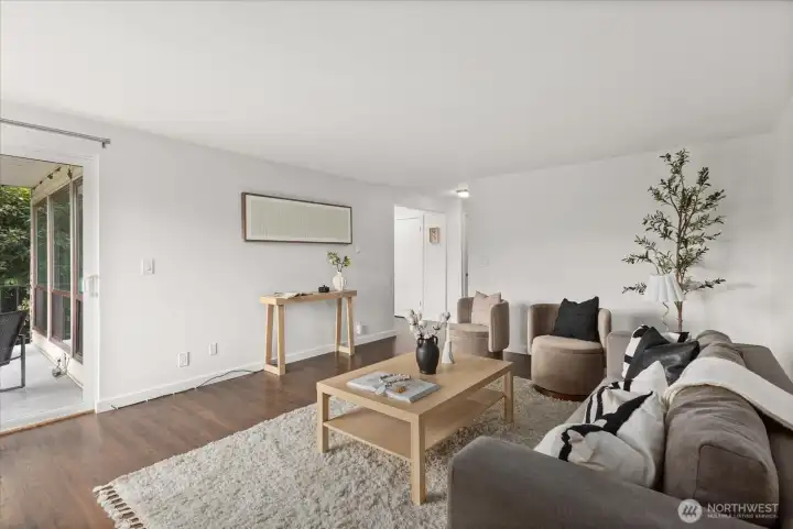 Large living room, perfect for entertaining!