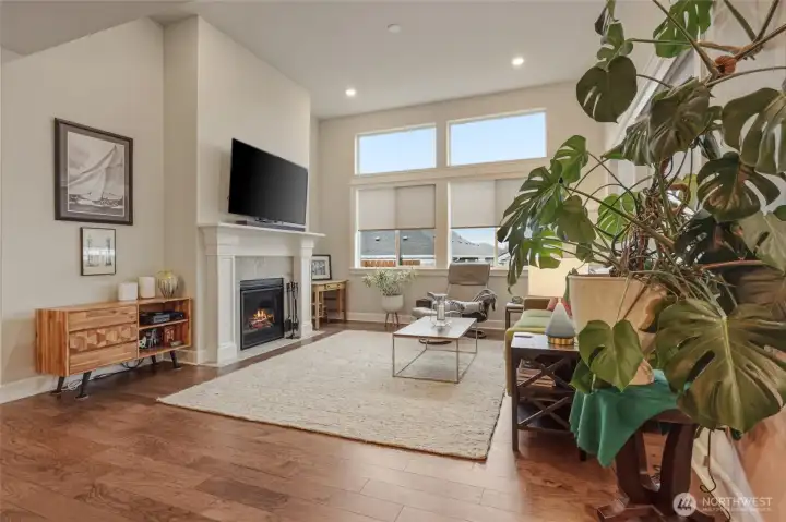 Back 'round the corner to the inviting Livingroom area